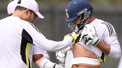 India star gives another injury scare right ahead of Border-Gavaskar Trophy 2024-2025's opener in Perth Support staff check on India's star all-rounder Ravindra Jadeja after batting in the nets