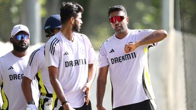 Why did India pick young Washington Sundar over Ravichandran Ashwin and Ravindra Jadeja as lone-spinner in Perth Test? Explained Ravichandran Ashwin and Wsahington Sundar in discussion during training