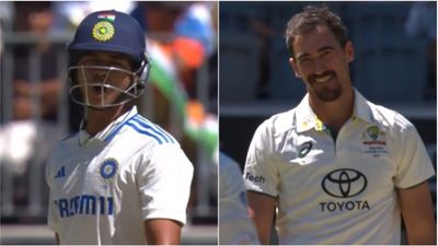 'It's coming too slow': Yashasvi Jaiswal trolls Mitchell Starc after Aussie pacer tells Harshit Rana 'I bowl faster than you'; watch video Yashasvi Jaiswal, Mitchell Starc