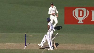 WATCH: Yashasvi Jaiswal tempts Marnus Labuschagne to run him out by standing just outside the crease, leads to epic banter Yashasvi Jaiswal, Marnus Labuschagne