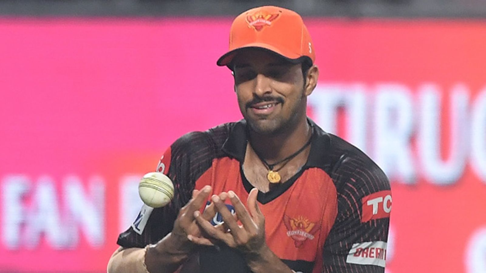 No bidding war for Washington Sundar! Gujarat Titans rope India's star all-rounder for an unbelievably low price Sunrisers Hyderabad's Washington Sundar drops a catch during the Indian Premier League (IPL) 2024 clash against Kolkata Knight Riders.