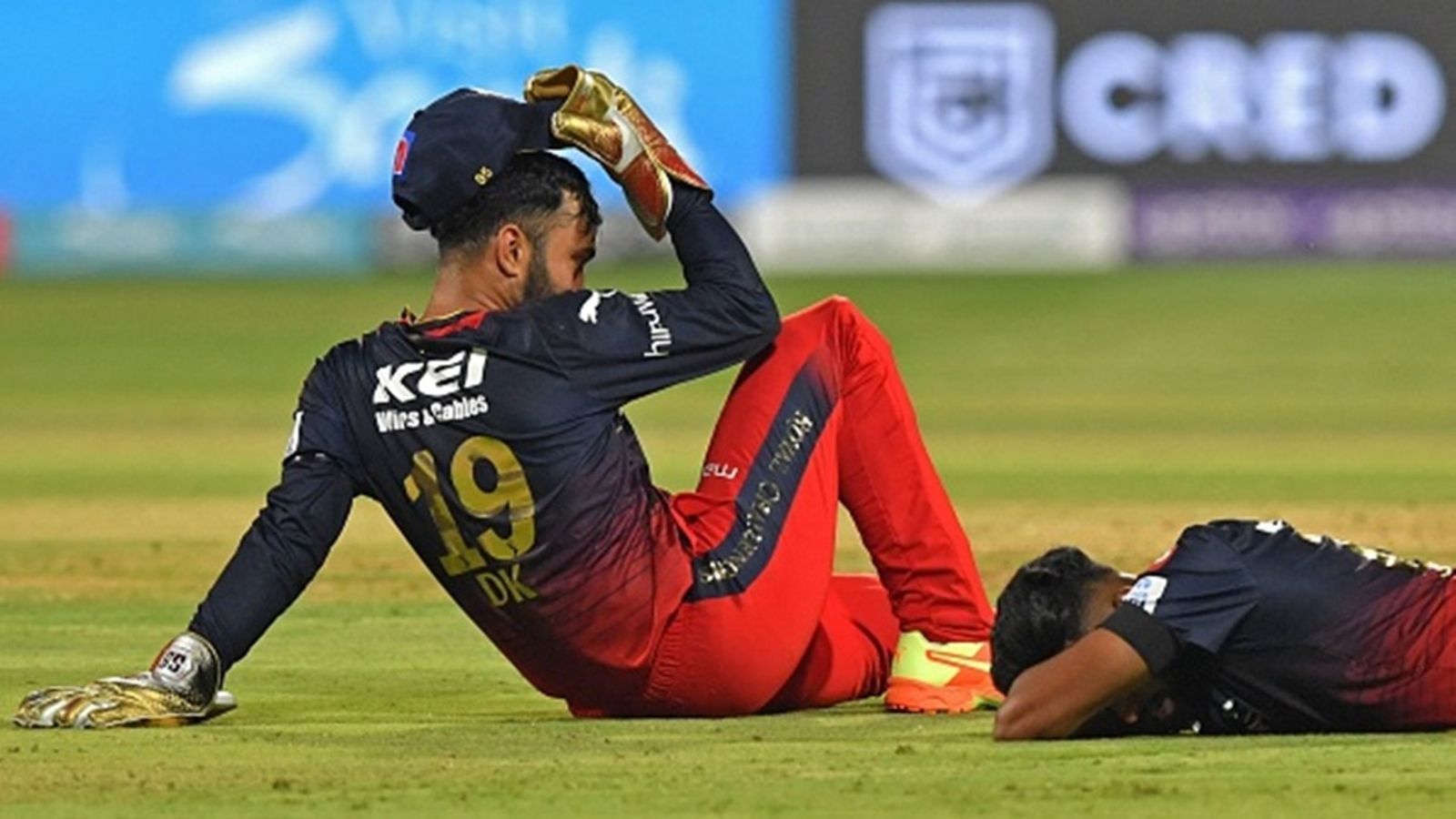 'You don't want to get into a bidding war when...': Dinesh Karthik sad to see Mohammed Siraj go but explains why RCB didn't use RTM for him Royal Challengers Bangalore's Dinesh Karthik (L) and Mohammed Siraj react after dropping a catch during the IPL clash against Mumbai Indians at the M Chinnaswamy Stadium in Bengaluru on April 2, 2023.