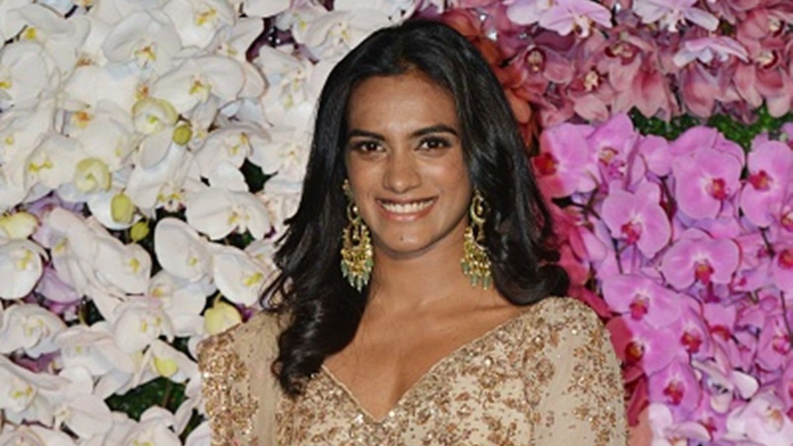 Two-time Olympic-medallist PV Sindhu to tie knot 3 weeks after ending her long-running title drought ndian Badminton Player, P. V. Sindhu poses for a photograph at Akash Ambani & Shloka Mehta wedding party, in Mumbai.