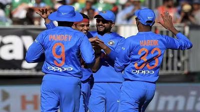 Virat Kohli's World Cup-winning teammate joins SBI after announcing retirement from Indian cricket MS Dhoni with Suresh Raina and Siddarth Kaul