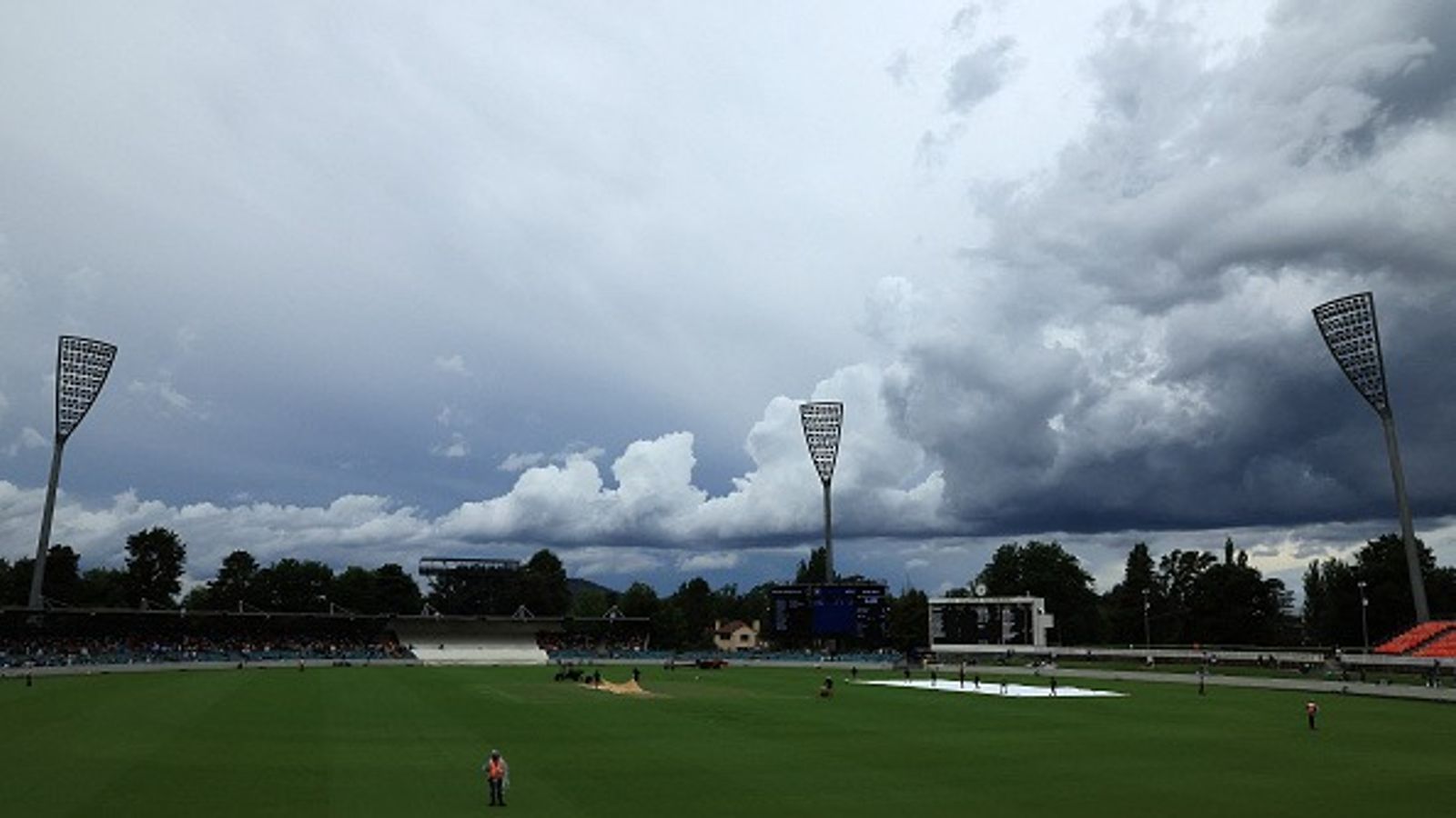IND vs AUS, Adelaide Test: Rain threat in second Test match? Groundsmen bringing covers during dinner spark speculations IND vs AUS, Adelaide Test: Rain threat in second Test match? Groundsmen bringing covers during dinner spark speculations