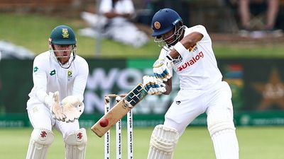 SA vs SL, 2nd Test: Pathum Nissanka's solid 89 leaves Sri Lanka well placed at 242/3 after Kyle Verreynne's 105 helped SA post 358 on Day 2 Sri Lanka's Pathum Nissanka plays a shot while South Africa's Kyle Verreynne looks on during 2nd Test