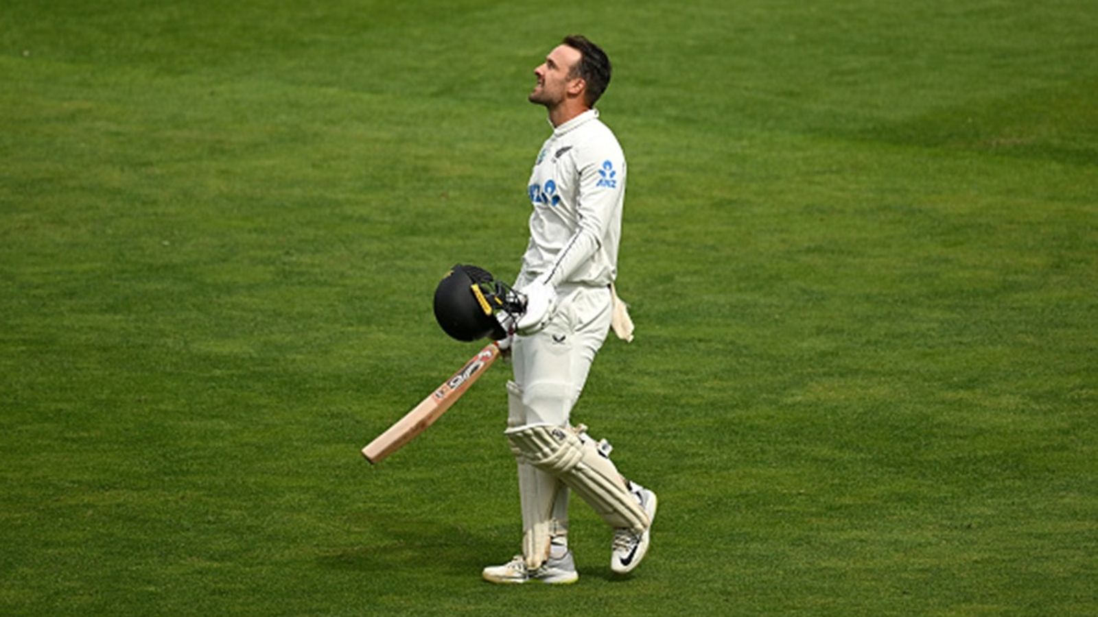 Tom Blundell becomes first wicketkeeper in New Zealand's 94-year-old cricket history to achieve this feat despite England's dominating win to clinch series Tom Blundell of New Zealand reacts after bringing up his century during day three of the Second Test match in the series between New Zealand and England at Basin Reserve on December 08.