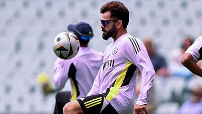 'Virat Kohli will score runs in Tests only when...': West Indies legend offers much-needed advice to India's batting maestro ahead of Gabba Test India's batting maestro Virat Kohli during India's training session