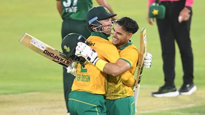 Reeza Hendricks' whirlwind 117 helps South Africa become first team to chase down over 200 vs Pakistan as Saim Ayub's career best 98 goes in vain Reeza Hendricks