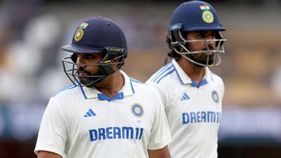 India suffer Monday Blues as top-order collapse puts Rohit Sharma-led side in spot of bother on rain-hit Day 3 of Gabba Test Rohit Sharma and KL Rahul in frame