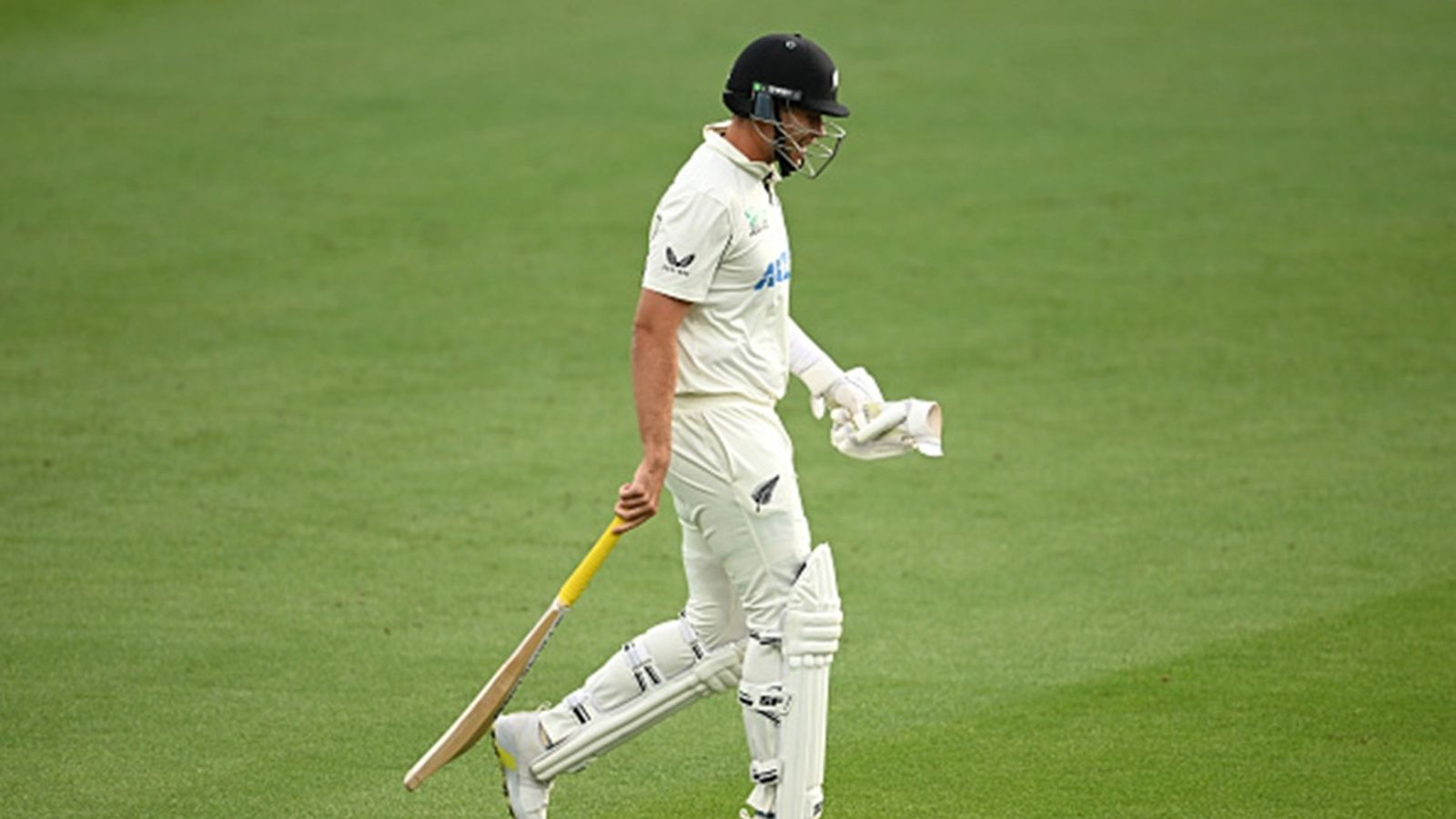 'Sorry to disappoint': Tim Southee apologises to fans during farewell Test after missing out on joining six-hitters Stokes, McCullum, Gilchrist on this list Tim Southee of New Zealand departs after being dismissed during day three of the Third Test Match in the series between New Zealand and England at Seddon Park on December 16, 2024 in Hamilton.