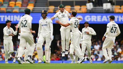 Mitchell Marsh breaks silence on his frenzied celebration of Shubman Gill's catch, says 'to provide a little bit of..' Mitchell Marsh celebrating Shubman Gill's wicket with Mitchell Starc and other teammates