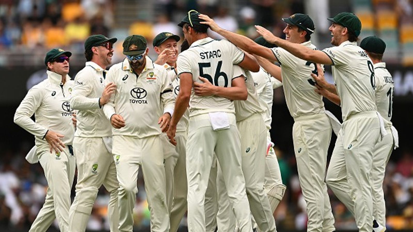 Injury blow to Australian cricketer in middle of India vs Australia's 3rd Test at Gabba Australia's Mitchell Starc is congratulated by his teammates after dismissing India's Yashasvi Jaiswal during 3rd Test at Gabba
