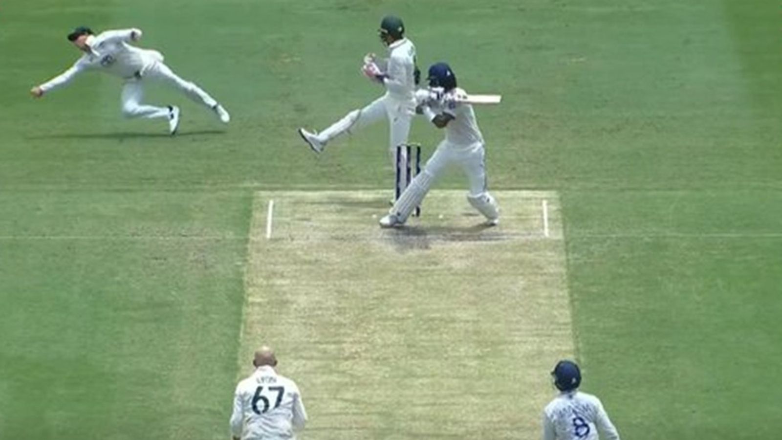 Watch: Steve Smith takes one-handed stunner to dismiss settled KL Rahul and make up for dropping a sitter on first ball of Day 4 Steve Smith takes a one-handed catch to get KL Rahul's wicket.