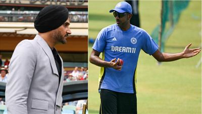 Harbhajan Singh makes stunning revelation on R Ashwin's retirement, claims this player is being given more preference Former India's ace spinners R Ashwin (R) and Harbhajan Singh in frame