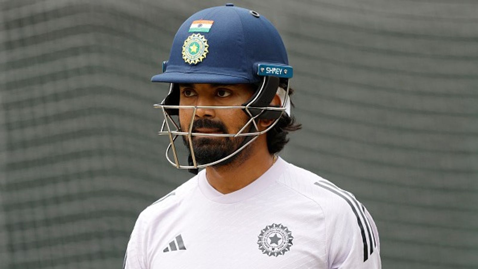Big injury scare for India as KL Rahul gets hit on finger during practise for Boxing-Day Test, spotted getting treatment in viral video - WATCH KL Rahul in frame