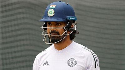 Big injury scare for India as KL Rahul gets hit on finger during practise for Boxing-Day Test, spotted getting treatment in viral video - WATCH KL Rahul in frame