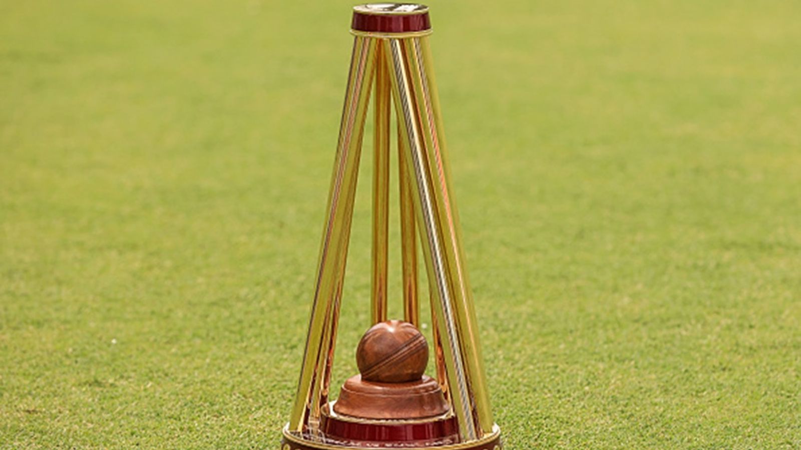 Australia name ODI and T20I squad for Ashes, star player ruled out due to knee surgery A general view of the Women's Ashes Trophy during a Women's Ashes series media opportunity at Manuka Oval on January 26, 2022 in Canberra, Australia.