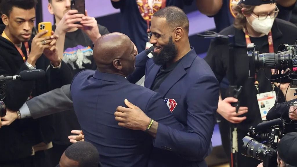 LeBron James - LeBron James Surpasses Michael Jordan's 22-Year-Old Record, Lakers Forward Calls It A 'Humbling' Experience After Going Past His Idol - SportsTak