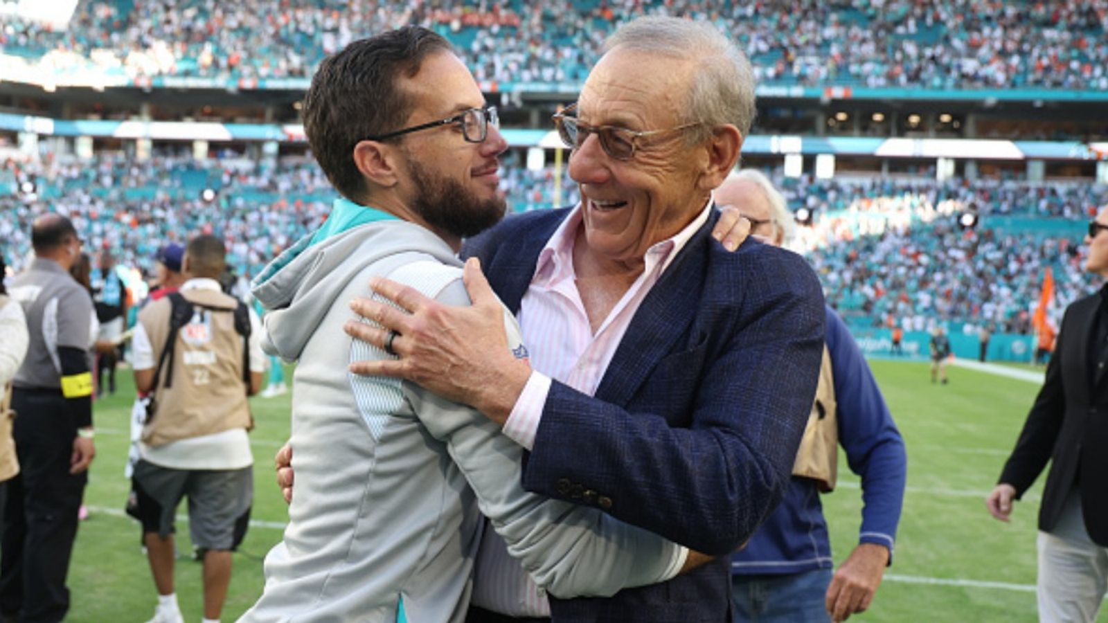 Dolphins owner backs Mike McDaniel despite disappointing end to the season Stephen Ross and Mike McDaniel in the frame