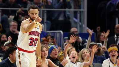 Stephen Curry Slams Media Outlet for Reviving the Old Wounds of 2016 Season, 'Need Clicks that bad huh????" Stephen Curry in the frame