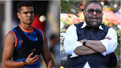 Yuvraj Singh's father Yograj reveals why Sachin Tendulkar's son Arjun stopped training with him, says 'feared that his name will get stuck with..' Arjun Tendulkar and Yograj Singh in frame