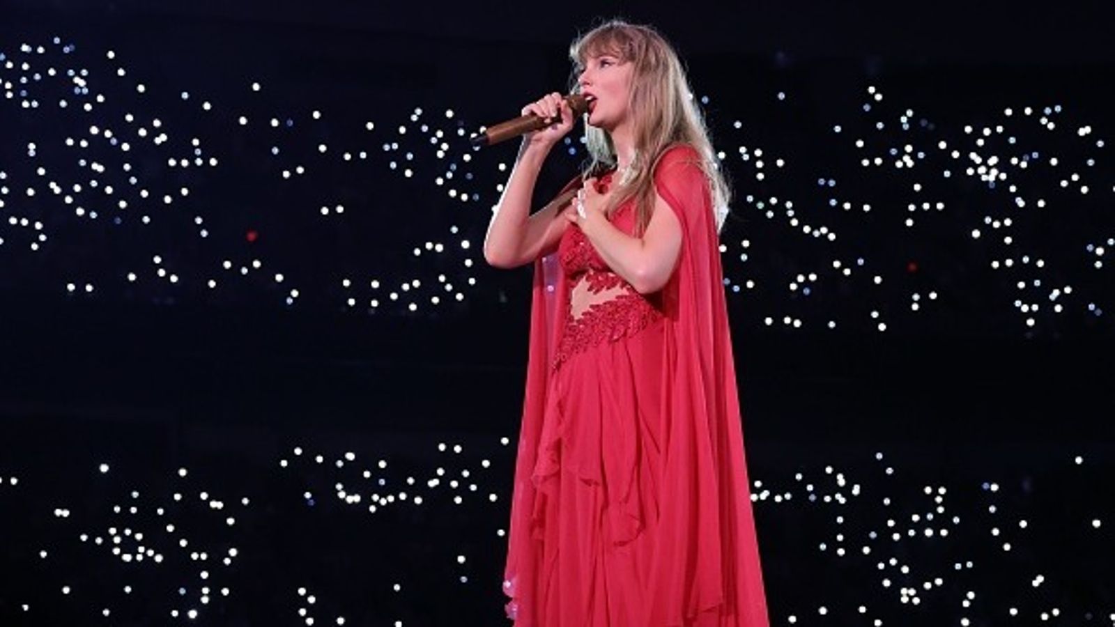 Taylor Swift's Generous Gesture of $100,000 Leaves Fans Raving About Travis Kelce's Billionaire Girlfriend, 'That's a life-changing' Taylor Swift in the frame.
