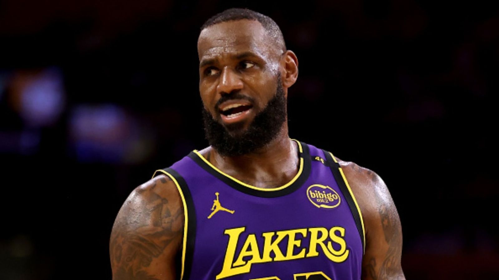 Train like LeBron James challenge: What this renowned YouTuber had to say after the experience LeBron James in the frame