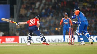 Watch: Ravi Shastri, Sunil Gavaskar mock Harry Brook's smog remark after Varun Chakravarthy rattles his stumps in IND vs ENG 2nd T20I England's Harry Brook bowled by India's Varun Chakaravarthy during second T20I in Chennai