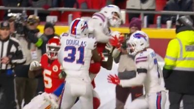 Controversy Mars Chiefs vs Bills AFC Championship Game as Referee Rules a 50-50 Call in Favour of Kansas City Chiefs, Fans Call it 'Rigged' Still from the Chiefs vs Bills game.