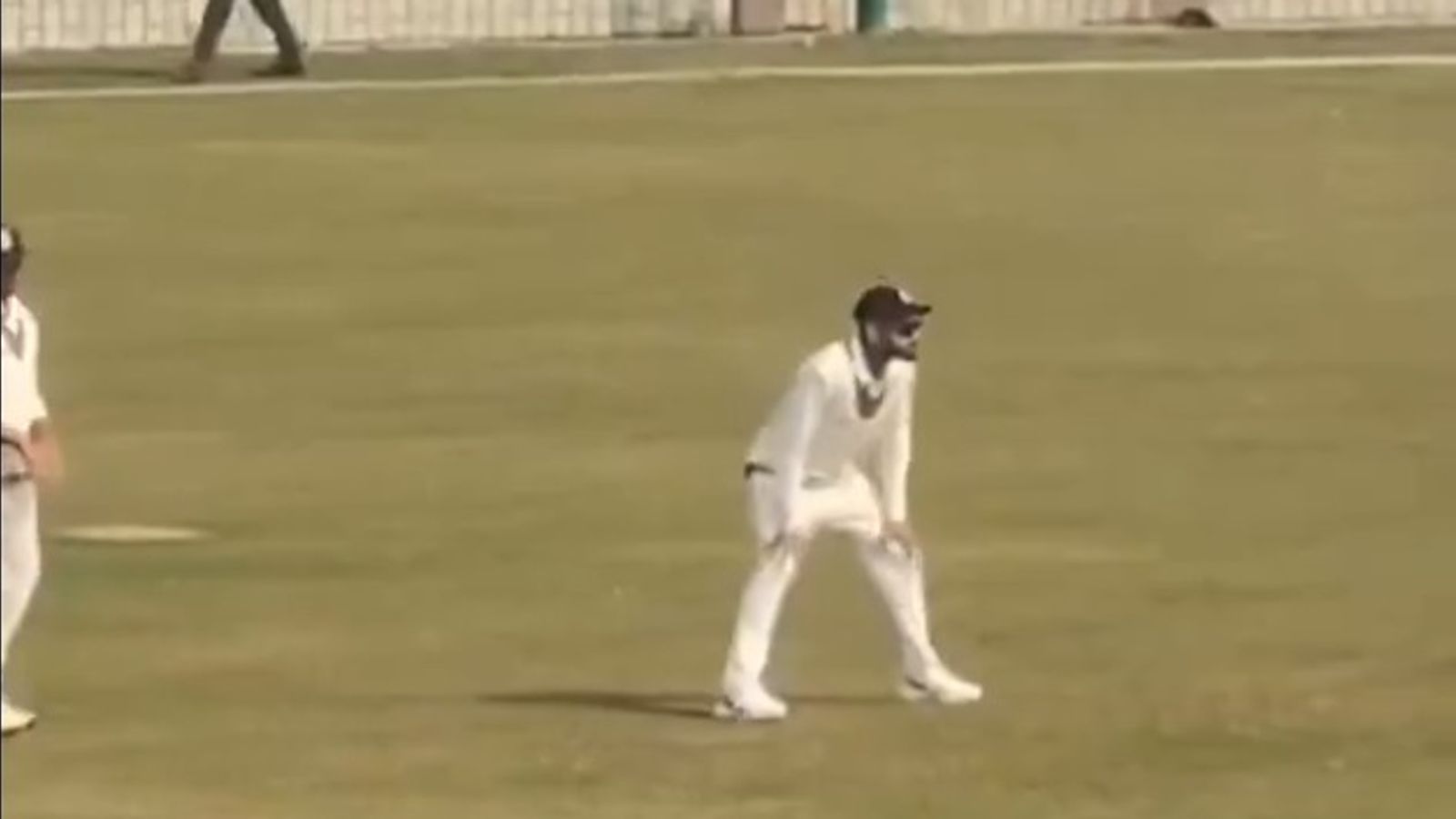 'Kohli ko bowling do': Fans at Arun Jaitley Stadium request Delhi captain Ayush Badoni to give bowling to Virat, Watch Video Virat Kohli fielding