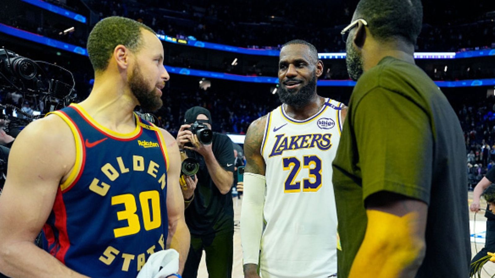 Steph Curry jokingly namedrops $100,000,000 NBA legend after clocking mighty milestone, says 'You see the gray hair?' Stephen Curry, LeBron James and Draymond Green in the frame