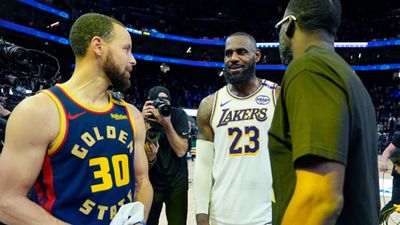 Steph Curry jokingly namedrops $100,000,000 NBA legend after clocking mighty milestone, says 'You see the gray hair?' SportsTak