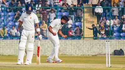 Himanshu Sangwan finally reacts after taking Virat Kohli's wicket in superstar's Ranji Trophy return, says 'Kuch gaaliyan bhi thi...' Railways' Himanshu Sangwan (R) reacts after dismissing Virat Kohli