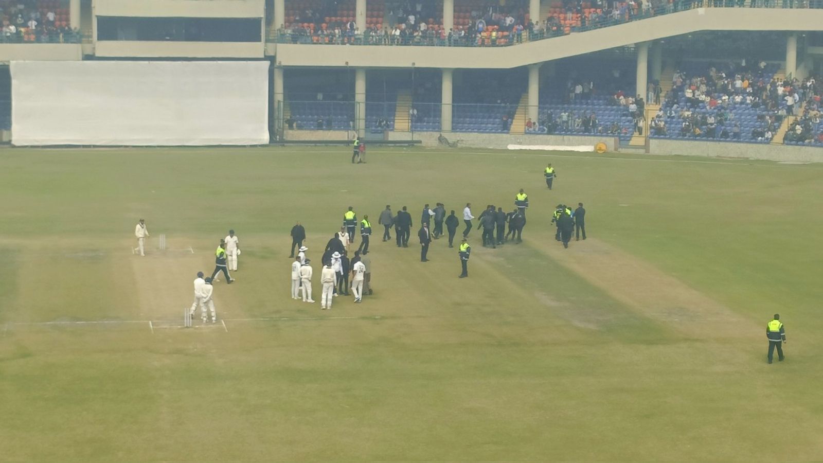 WATCH: 3 fans breach security at Kotla to touch Virat Kohli's feet during Delhi vs Railways Ranji Trophy match at Arun Jaitley Stadium WATCH: 3 fans breach security at Kotla to touch Virat Kohli's feet during Delhi vs Railways Ranji Trophy match at Arun Jaitley Stadium