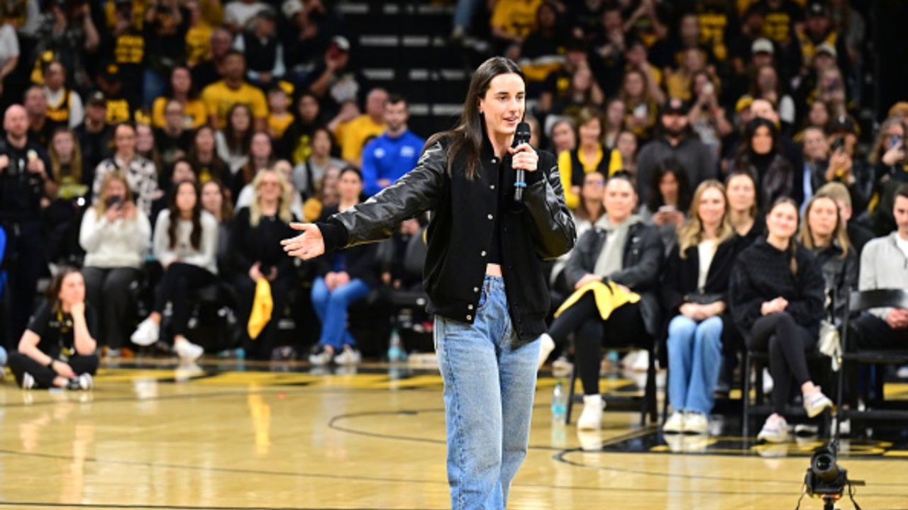 Caitlin Clark afraid of this player - Not Angel Reese or A'ja Wilson, Caitlin Clark is afraid of JuJu Watkins coming to WNBA says, 'It's scary...' - SportsTak