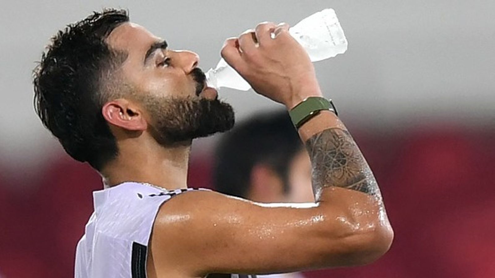 Virat Kohli tried his best to prove fitness for Nagpur ODI against England despite sore right knee - WATCH Virat Kohli in frame