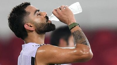 Virat Kohli tried his best to prove fitness for Nagpur ODI against England despite sore right knee - WATCH Virat Kohli in frame