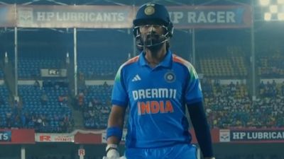 'This is a team game, you don't have to do that...': Sunil Gavaskar blasts KL Rahul for his batting approach during India vs England 1st ODI KL Rahul walking back after dismissal in 1st ODI against England