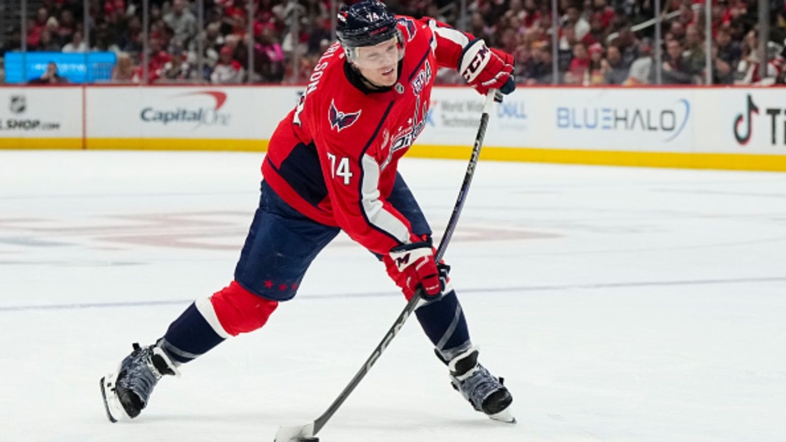"Rest of the world doesn’t see," John Carlson earns legendary praise, NHL great applauds Capitals star John Carlson in the frame (via Getty)