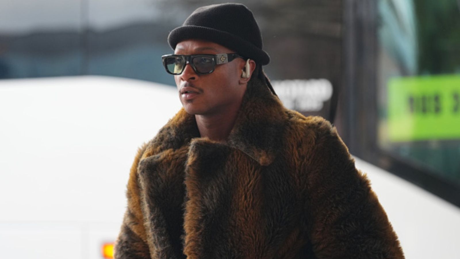 Chiefs' WR DeAndre Hopkins pays Heartfelt Homage to Late Father at Super Bowl 59 with this gesture DeAndre Hopkins in the frame