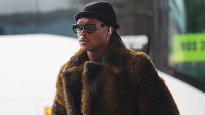 Chiefs' WR DeAndre Hopkins pays Heartfelt Homage to Late Father at Super Bowl 59 with this gesture DeAndre Hopkins in the frame