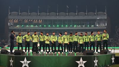 'There is always pressure when you...': Ravi Shastri predicts Pakistan's performance in Champions Trophy 2025 Pakistan Champions Trophy 2025 squad