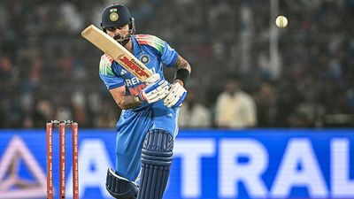 Virat Kohli offered much-needed advice from Sri Lanka legend amidst lean patch, told to speak to Sunil Gavaskar, Rahul Dravid to come out of form slump India's batting maestro Virat Kohli in frame