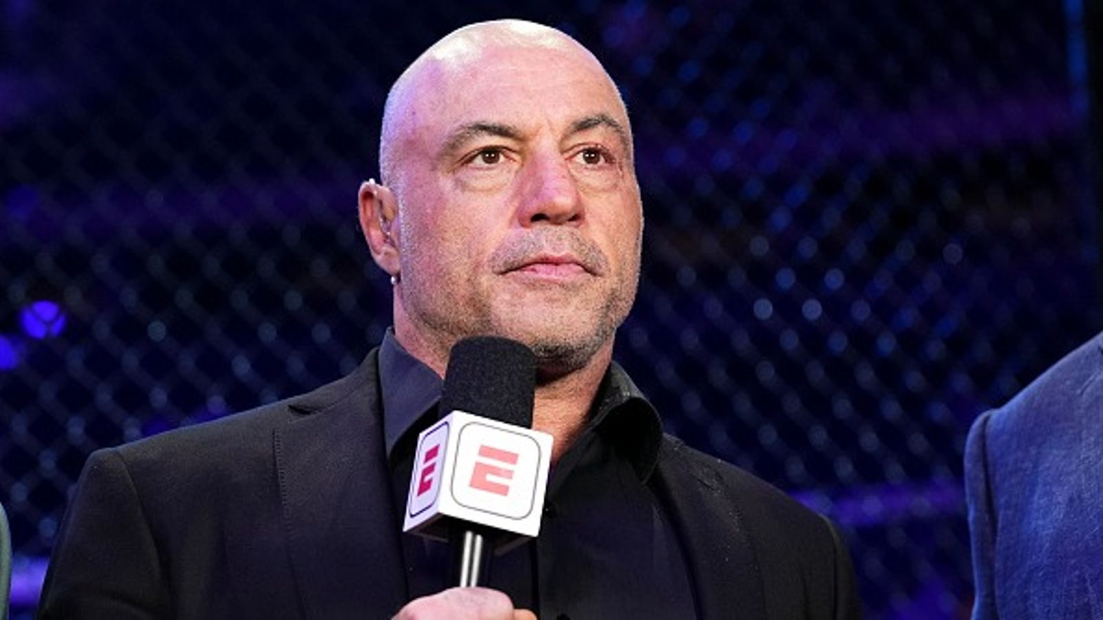 UFC Commentator Joe Rogan Picks the Greatest Heavyweight Fighter of All Time and it is Not Jon Jones, Daniel Cormier, or Brock Lesnar Joe Rogan in the frame.