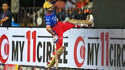 Big News: Not Virat Kohli, RCB announce 31-year-old as their new captain for IPL 2025 Former Royal Challengers Bengaluru captain Virat Kohli (C) in frame