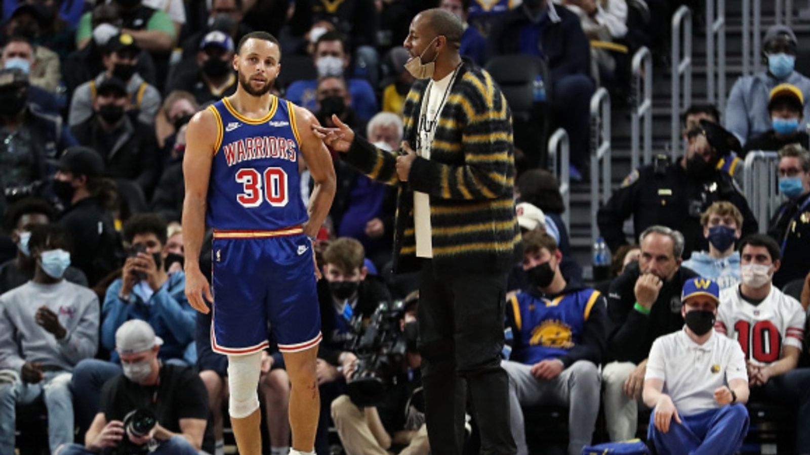 Stephen Curry pays tribute to Warriors legend with heartfelt message during jersey retirement Stephen Curry and Andre Iguodala in the frame