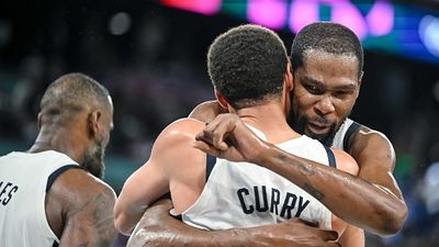 'I come from a neighborhood where...': Phoenix Star Kevin Durant Gets Overwhelmed with Emotions While Talking About Winning Gold Medal for USA In Olympics Kevin Durant hugs Stephen Curry