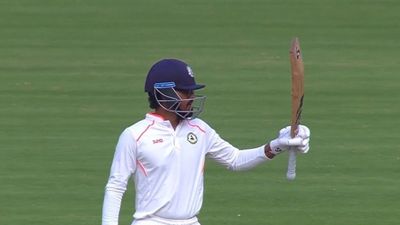 Mumbai suffer early blows as Vidarbha gain control on Day 4, defending champions need 323 runs to qualify for final Yash Rathod in frame