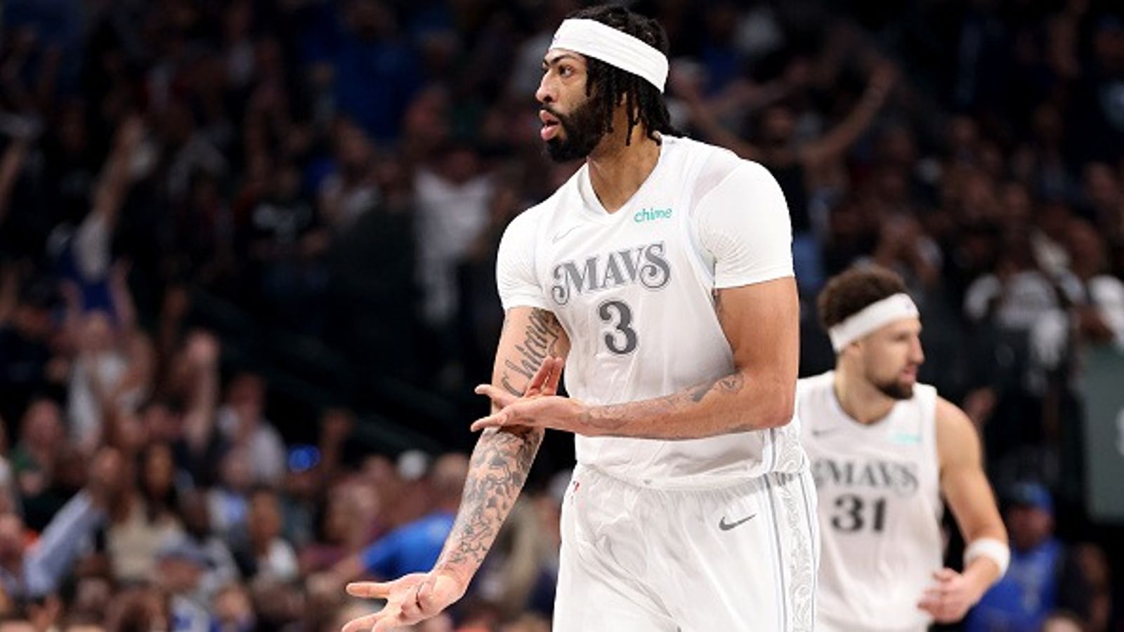 Anthony Davis Injury Report: Will the Mavericks' Star Center Play Tonight Against the Pelicans? Anthony Davis in the frame.
